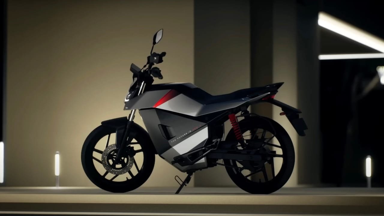 Ola Shocks EV Market with 579 km Range Bikes Starting From ₹99,999 to ₹1.99 Lakh 1 Ola Roadster electric bike
